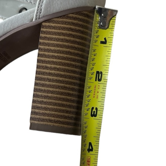 Vera Wang Memory Foam Block Heel Gladiator Sandals. - Picture 8 of 11